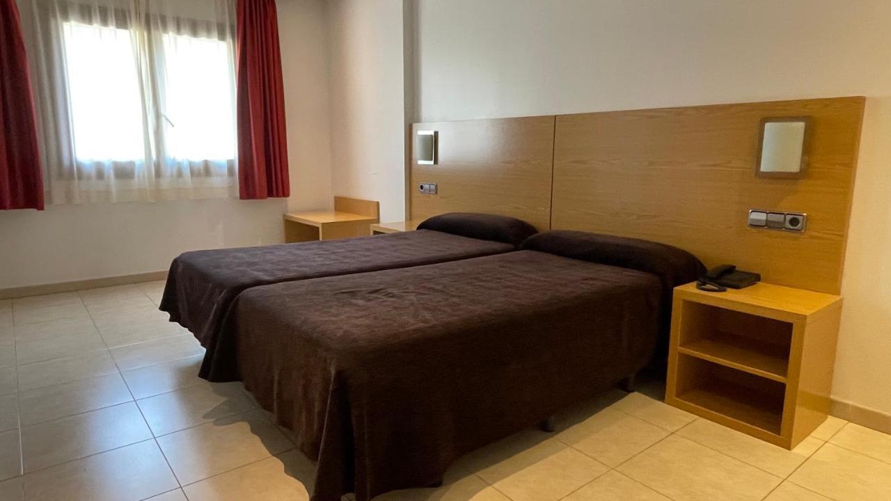 Hotel Font Del Pla La Jonquera Buitenkant foto